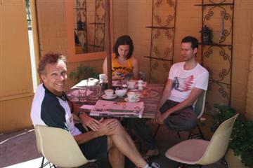 Voor de laatste keer koffiedrinken met Jacq en Sander in Canberra.